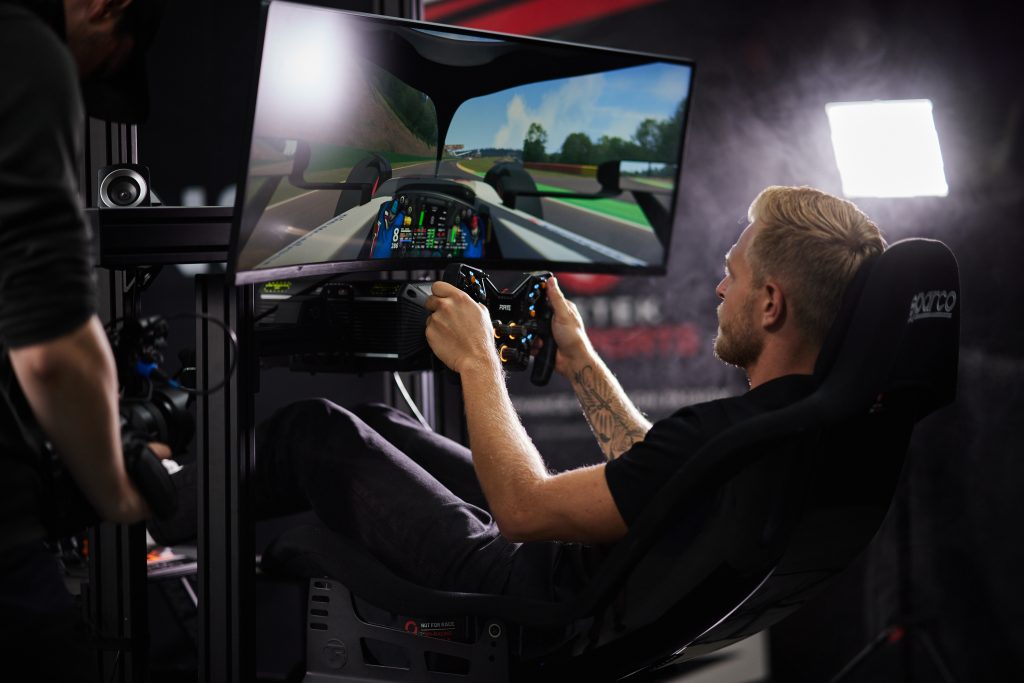 Sim Racing mit Asetek Racing Gear.