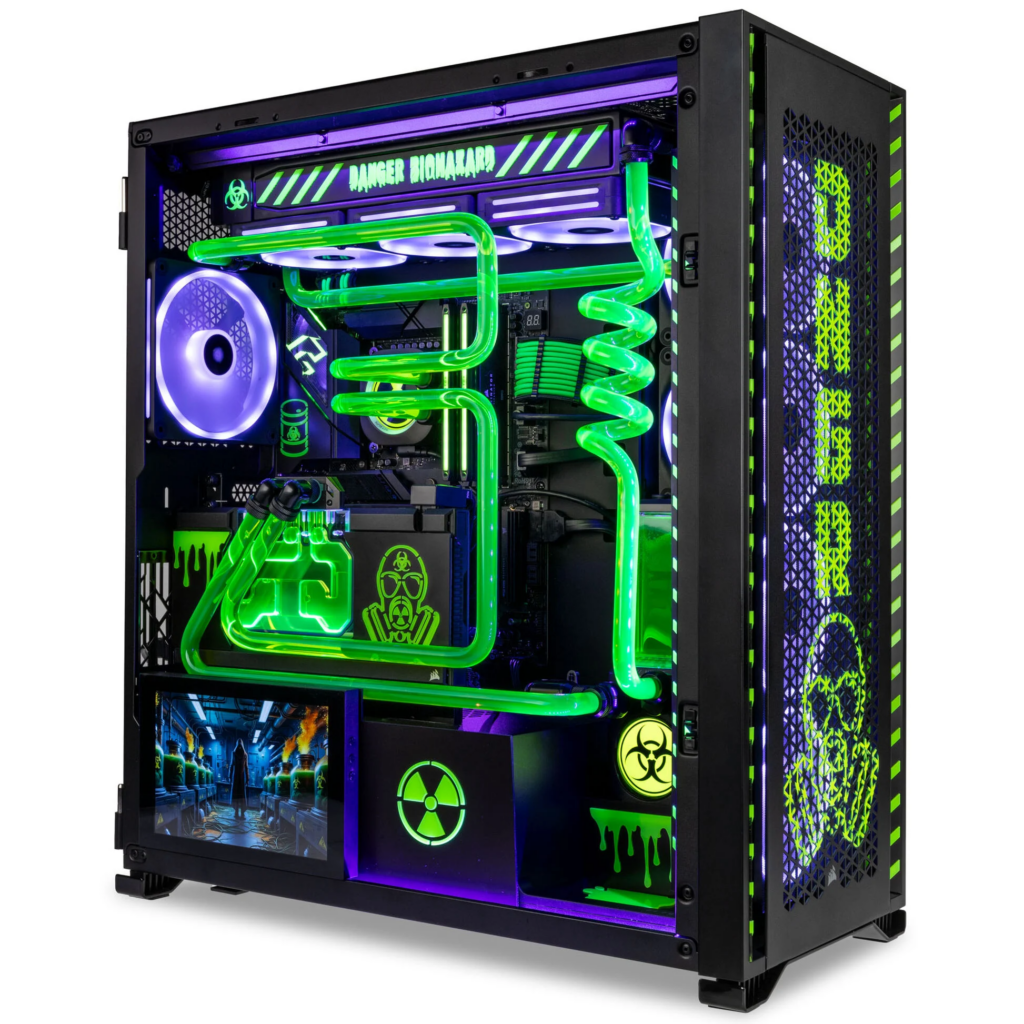 Futuristisch gestalteter Custom-Gaming-PC mit aufwendiger, leuchtend grüner Wasserkühlung in einem auffälligen Biohazard-Design. Die Hardtubes verlaufen in verschnörkelten Formen, darunter eine spiralförmige Schlaufe. Das Gehäuse ist mit auffälligen Warnsymbolen, Neonfarben und RGB-Beleuchtung versehen.