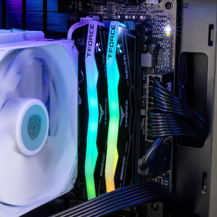 Gaming PC Avalanche II, AMD Ryzen 7 7800X3D, RTX 5070 Ti - Pre-built PC image number 4
