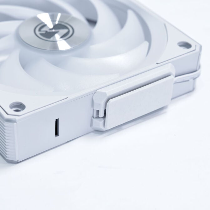 Lian Li UNI FAN CL Wireless L&uuml;fter, 3er-Pack - 120mm, wei&szlig; image number 10