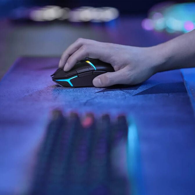 Corsair NIGHTSABRE WIRELESS RGB Gaming Mouse image number 2