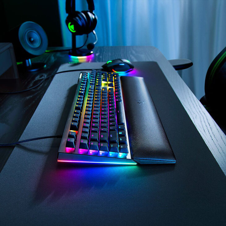 Razer BlackWidow V4 Gaming Keyboard, mechanical, RGB – Green Switch, black image number 10