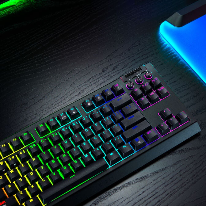 Razer BlackWidow V4 Tenkeyless HyperSpeed Wireless Gaming Keyboard, RGB - Orange Tactile Switches, ISO (DE) image number 11