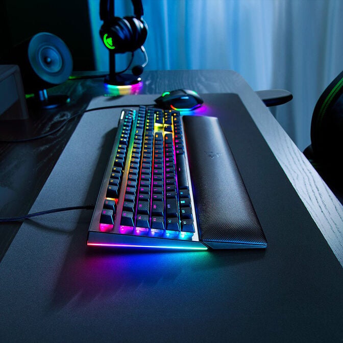 Razer BlackWidow V4 Gaming Keyboard, mechanical, RGB &ndash; Green Switch, black image number 10
