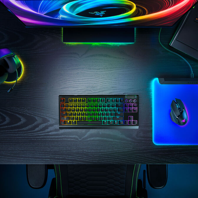 Razer BlackWidow V4 Tenkeyless HyperSpeed Wireless Gaming Keyboard, RGB - Orange Tactile Switches, ISO (DE) image number 8