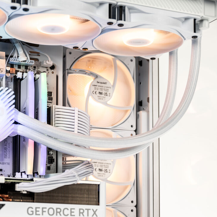 Gaming PC Frostflare, AMD Ryzen 7 9800X3D, Radeon RX 7800 XT image number 6