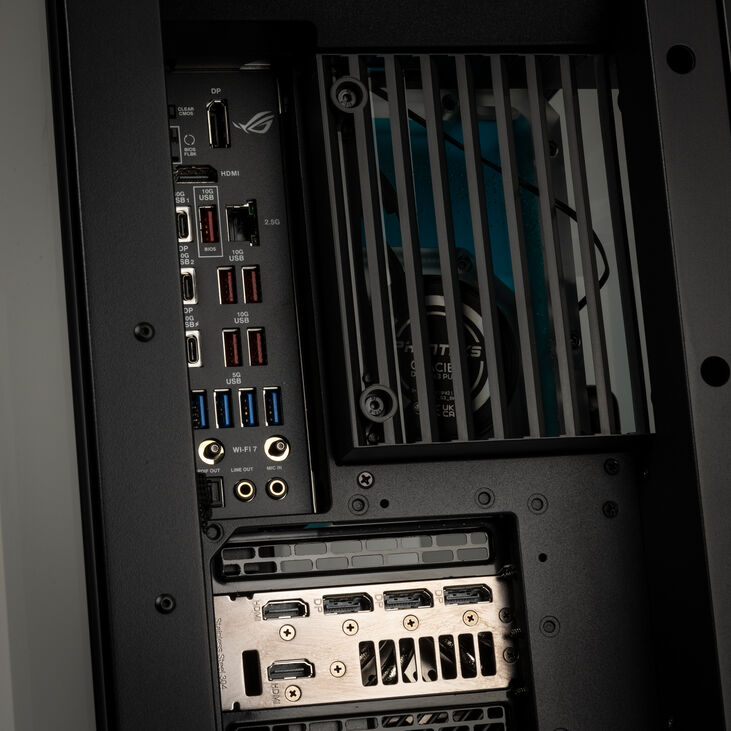 Gaming PC Ionic Flow Elite, AMD Ryzen 7 9800X3D, NVIDIA GeForce RTX 5080 - Custom Wasserkühlung image number 9
