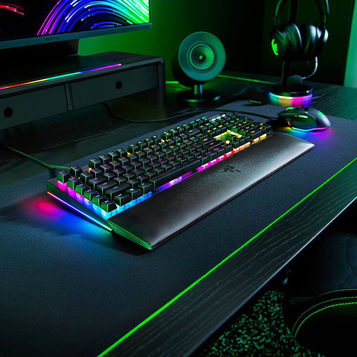 Razer BlackWidow V4 Gaming Keyboard, mechanical, RGB – Green Switch, black image number 9