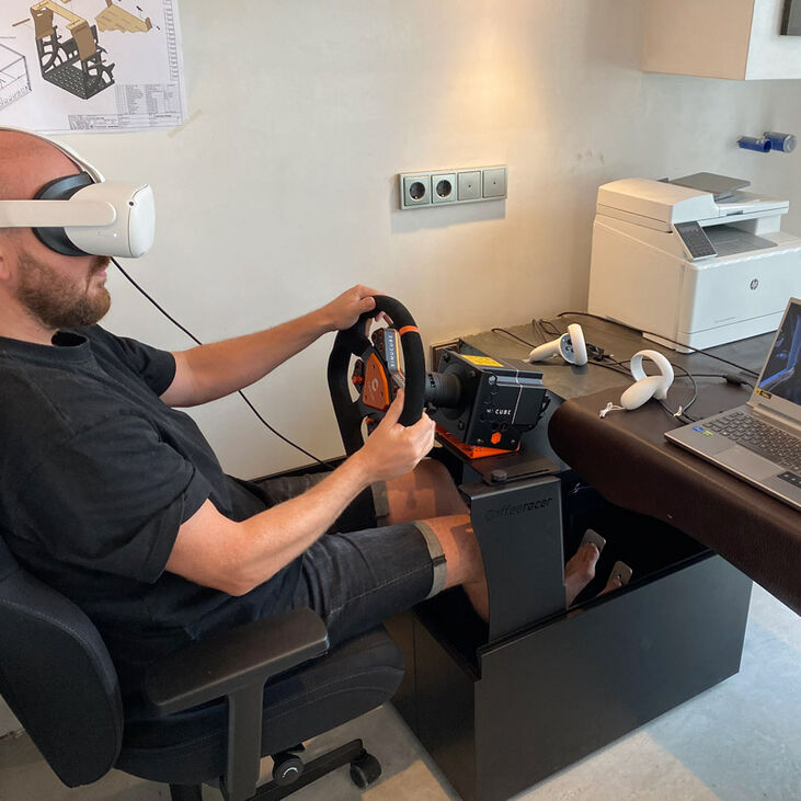 CoffeeRacer Play - foldable Sim Racing Cockpit image number 5