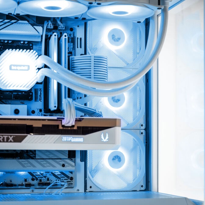 Gaming PC, AMD Ryzen 7 9800X3D, GeForce RTX 5070Ti, 32GB RAM - King Deal image number 6