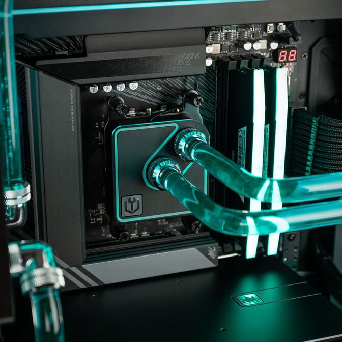 Gaming PC Crystal Phantom, AMD Ryzen 9 9800X3D, NVIDIA GeForce RTX 5090 - Custom Water Cooling image number 4